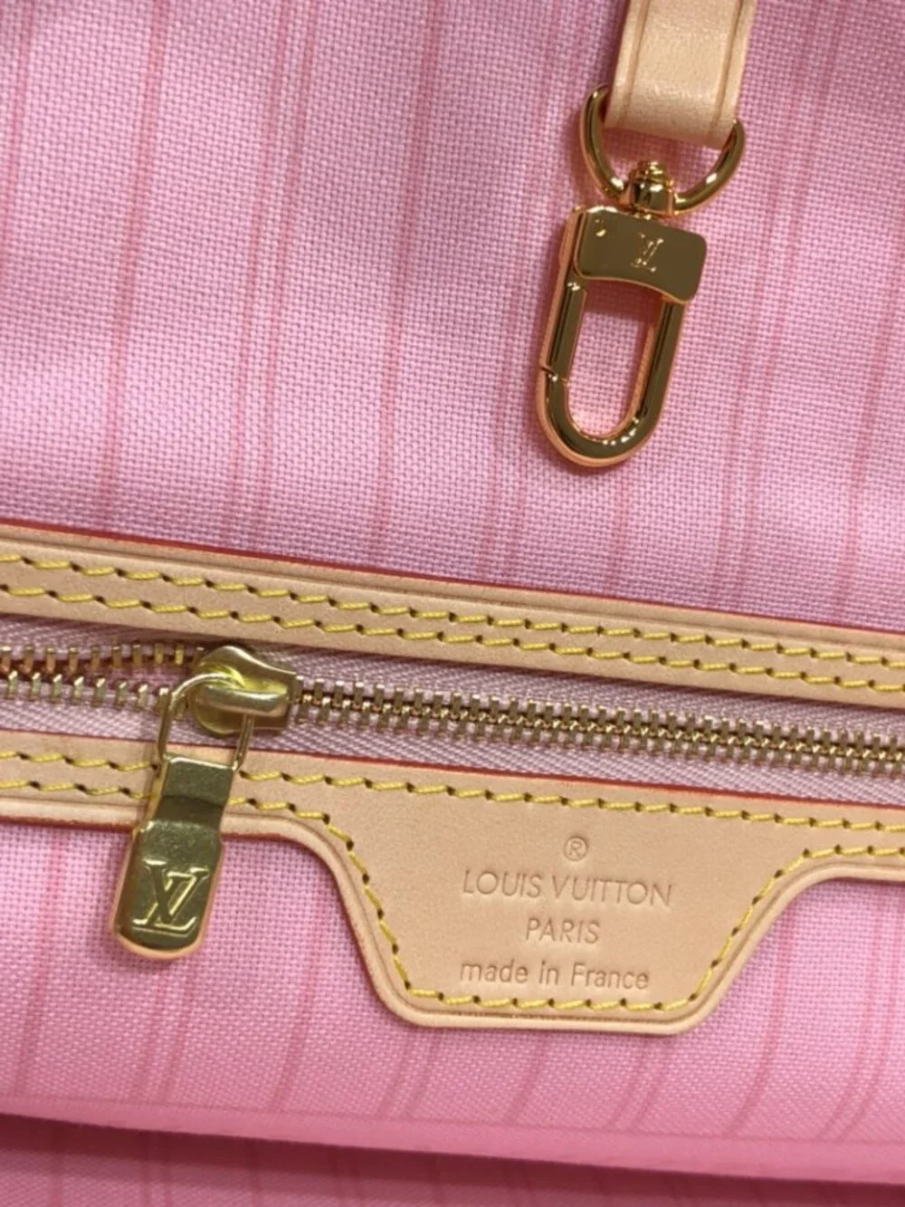 Louis Vuitton. dimensions 31